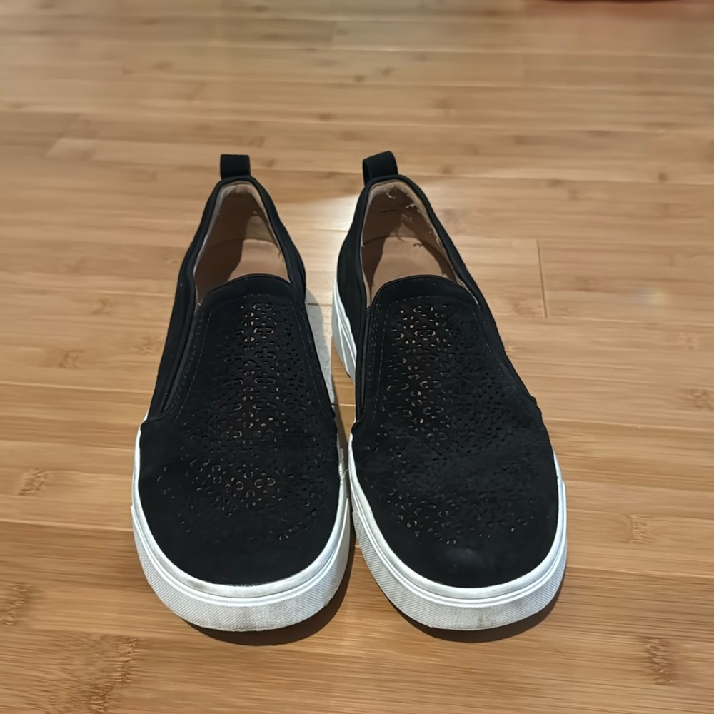 Kimmie Perf Vionic Slip on Sneakers Size 7
